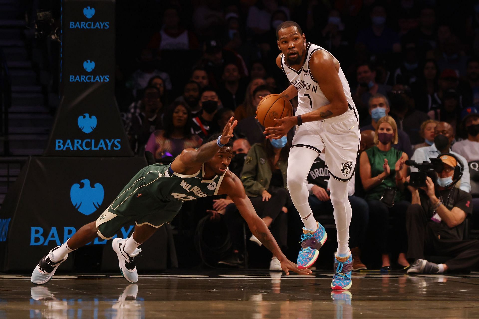 Brooklyn Nets star Kevin Durant carries the ball against the Milwaukee Bucks