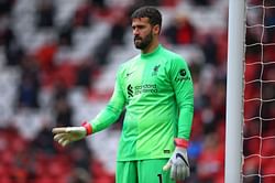 5 goalkeepers who could play as outfield players