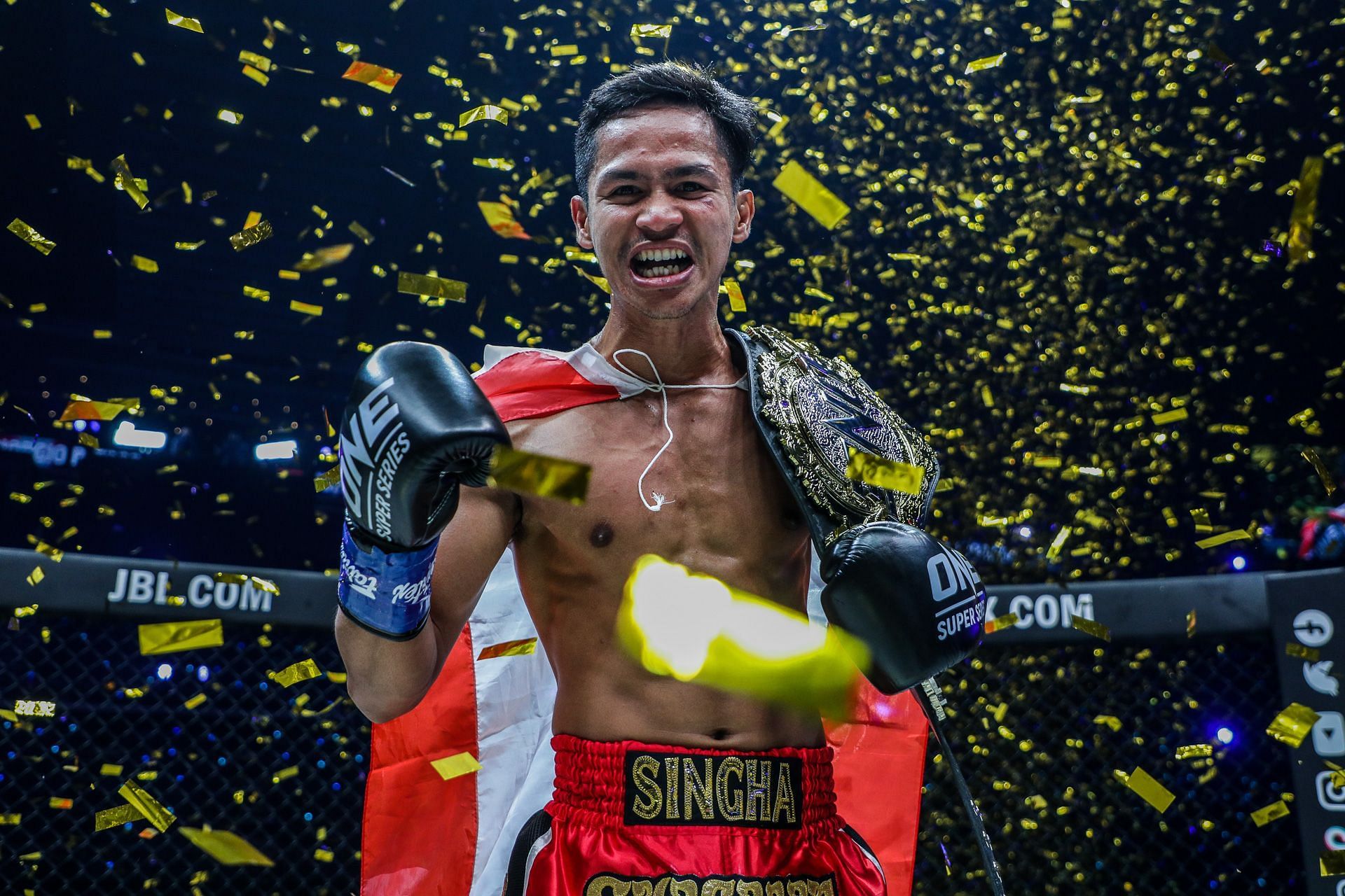 Superbon is the new ONE featherweight kickboxing champion