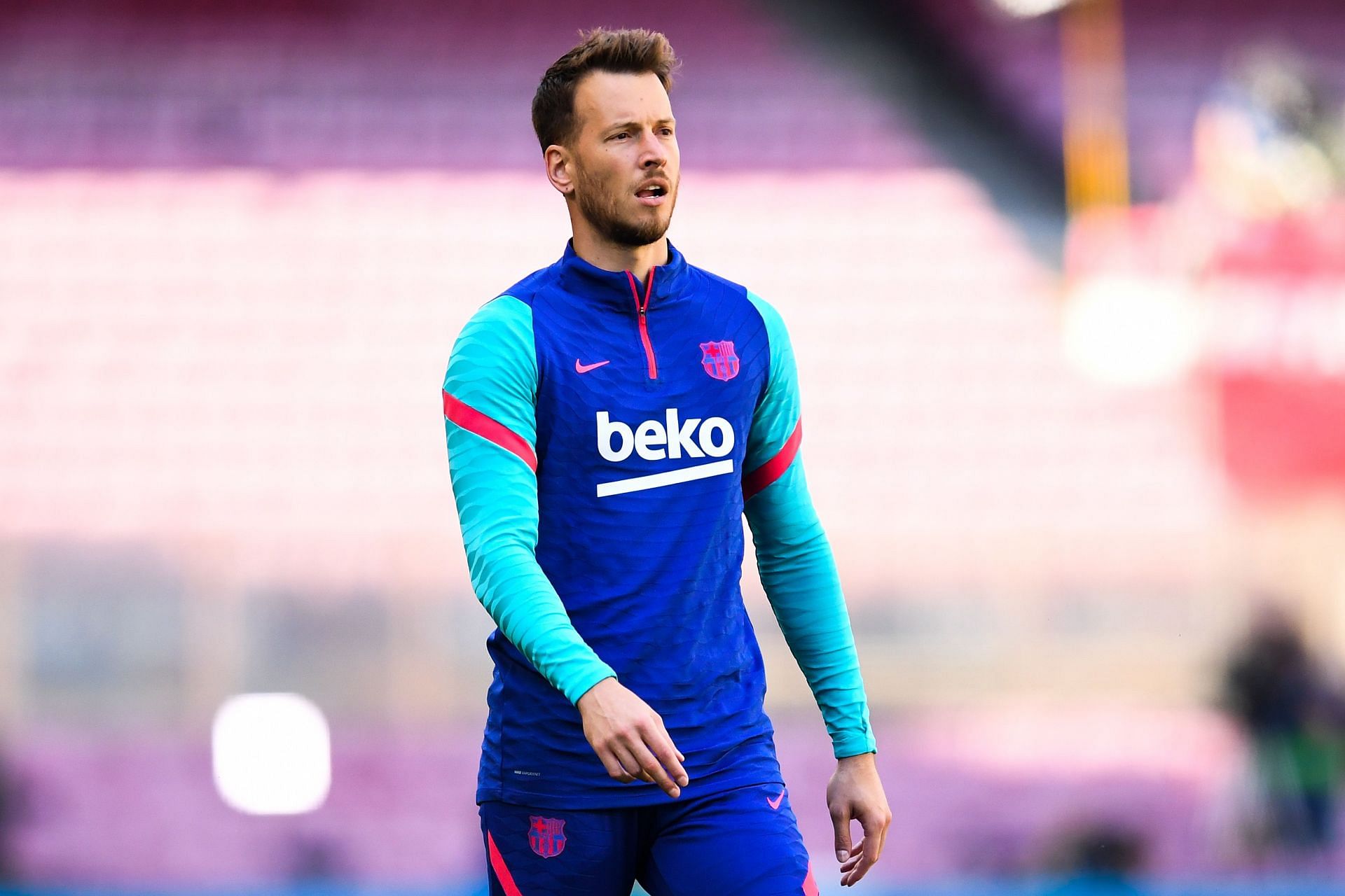 Arsenal are planning a loan move for Neto in January