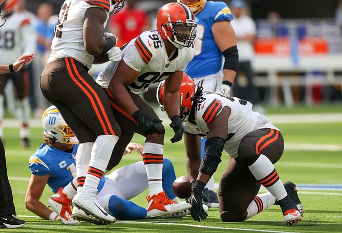 Who leads the NFL in sacks in the 2021 season?