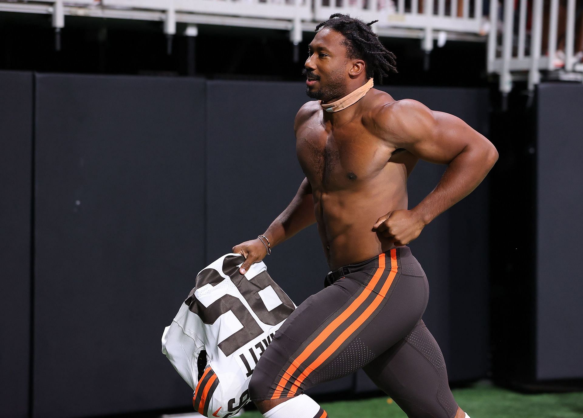 Myles Garrett Frustrated With Nfls Drug Tests Says League Did It After He Went Sleeveless