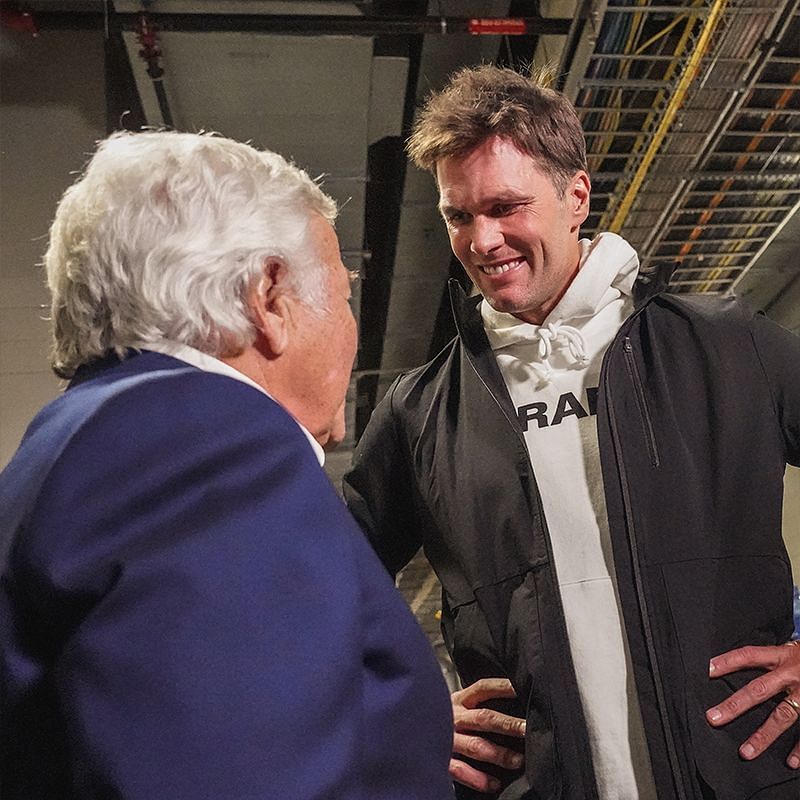 Brady and Robert Kraft meet pre-game | Image source: Patriots/T