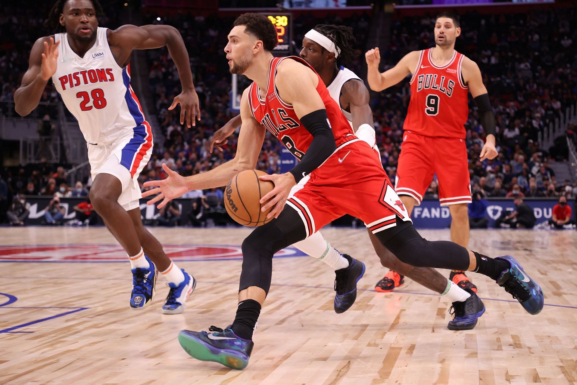 Chicago Bulls star Zach Lavine drives into the paint against the Detroit Pistons