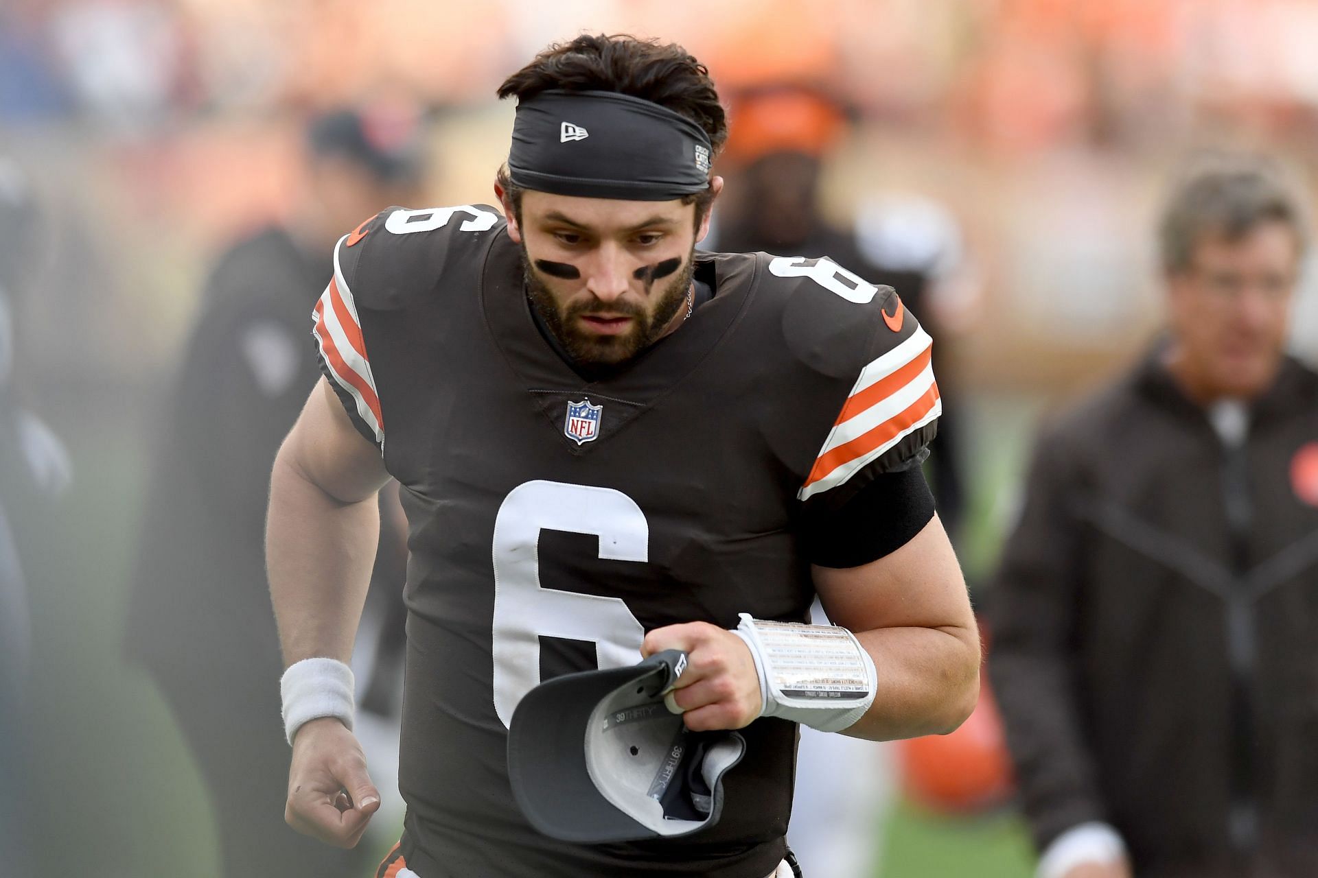 Baker Mayfield dislocated his shoulder on Sunday