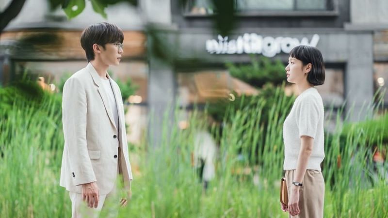 A still of Yu-mi with her ex-boyfriend in Yumi&rsquo;s Cells, episode 7 (Image via @tvndrama.official/Instagram)
