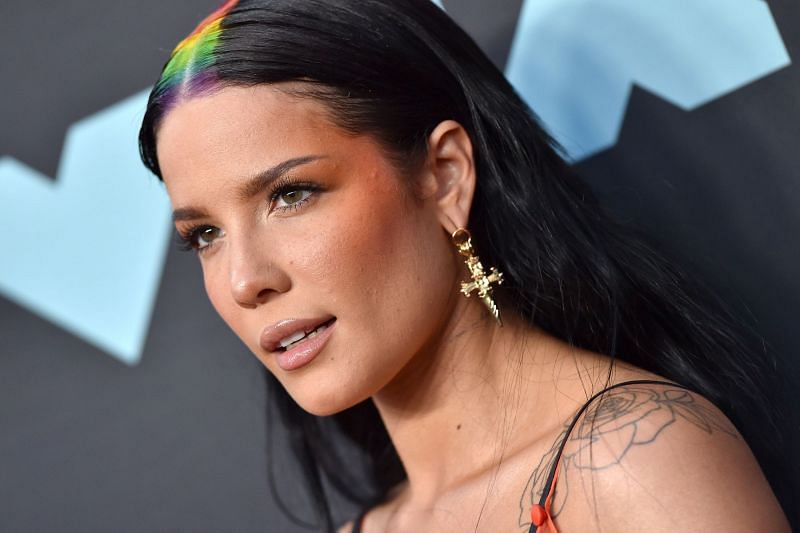 Halsey gets exposed for not paying club dancers (Image via Getty Images)