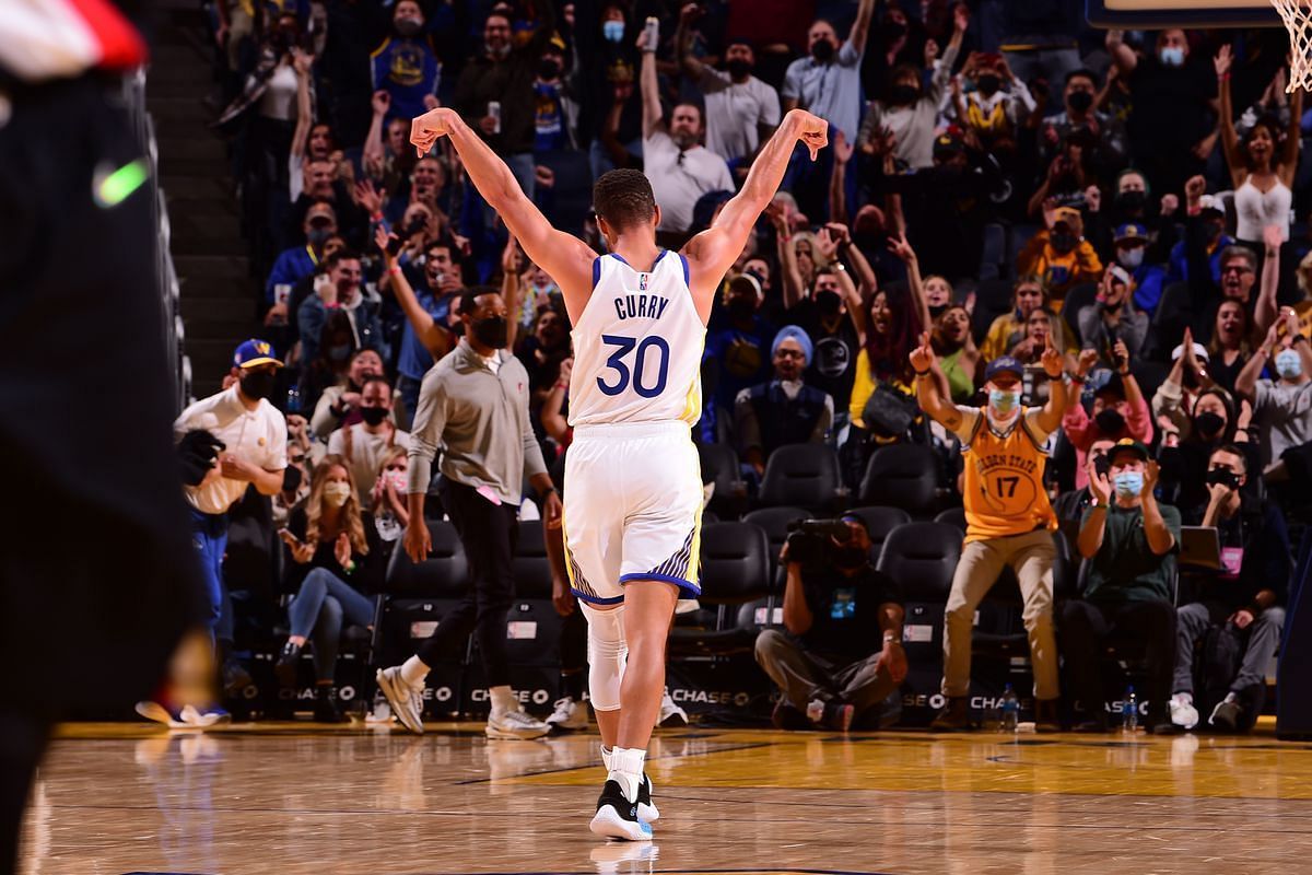 Stephen Curry of the Golden State Warriors in the preseason finale