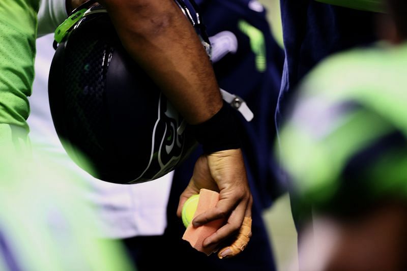 Russell Wilson of the Seattle Seahawks injured his finger in the game against the Los Angeles Rams
