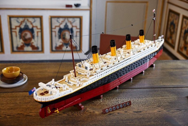 titanic sinking model toys