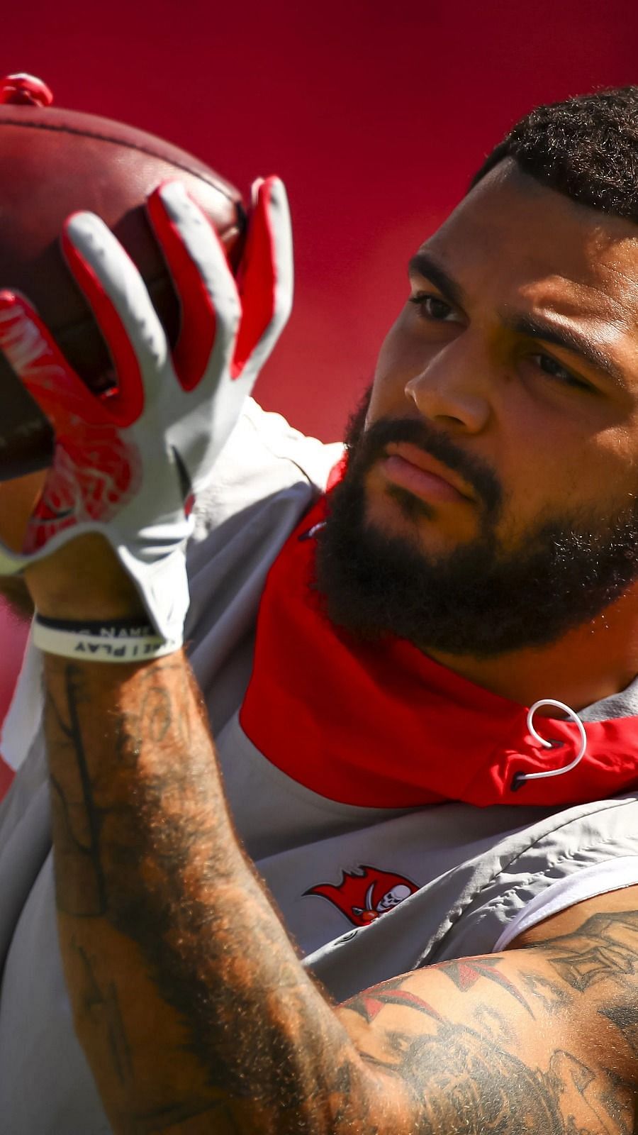 Mike Evans wasnt signing an autograph for a ref he was setting up golf  lessons  SBNationcom