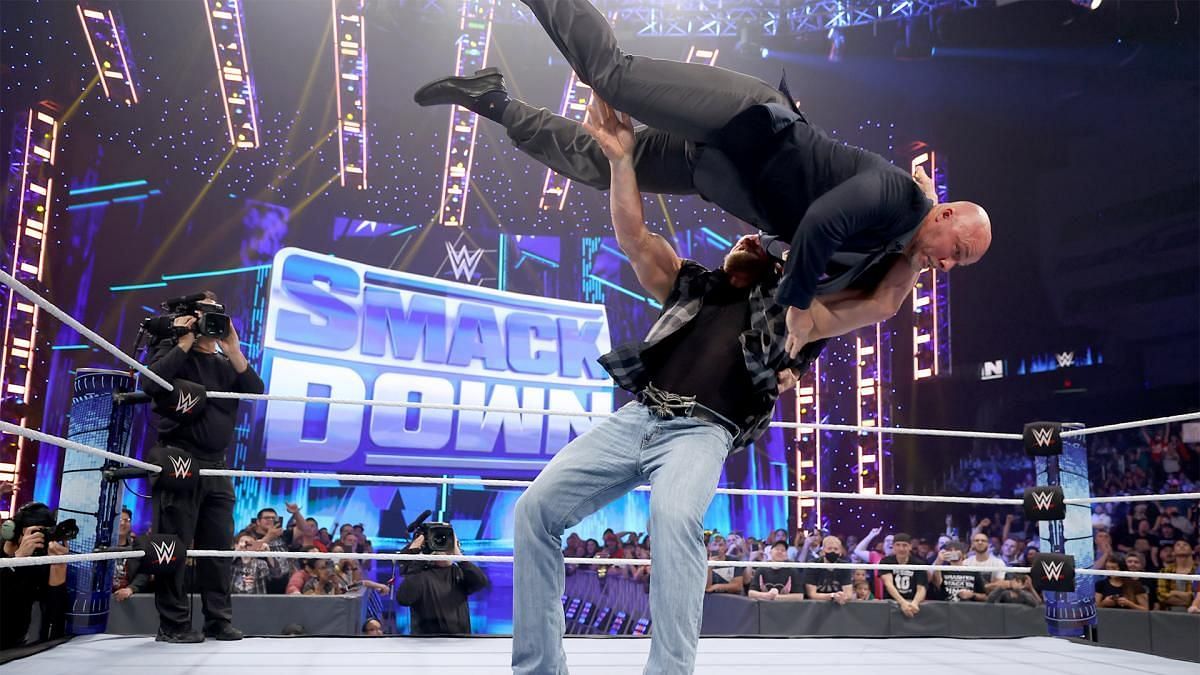 WWE SmackDown में खली यूनिवर्सल चैंपियन रोमन रेंस की कमी