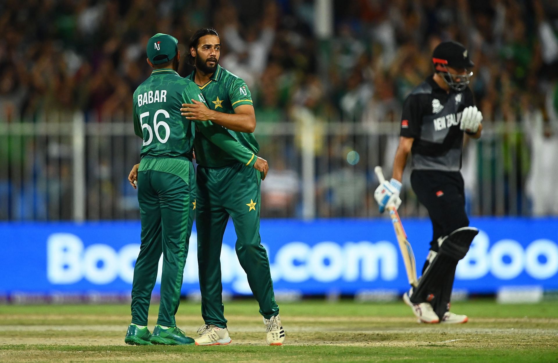 Imad Wasim celebrates the wicket of Daryl Mitchell with this skipper Babar Azam.