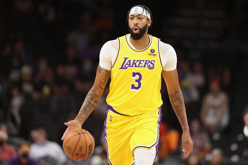 Anthony Davis of the LA Lakers in a preseason game against the Phoenix Suns