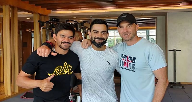 Nick Webb (extreme right) with skipper Virat Kohli