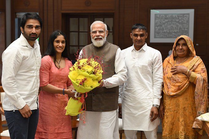 Vinesh Phogat with her family meets PM Narendra Modi. (Twitter/Vinesh Phogat)