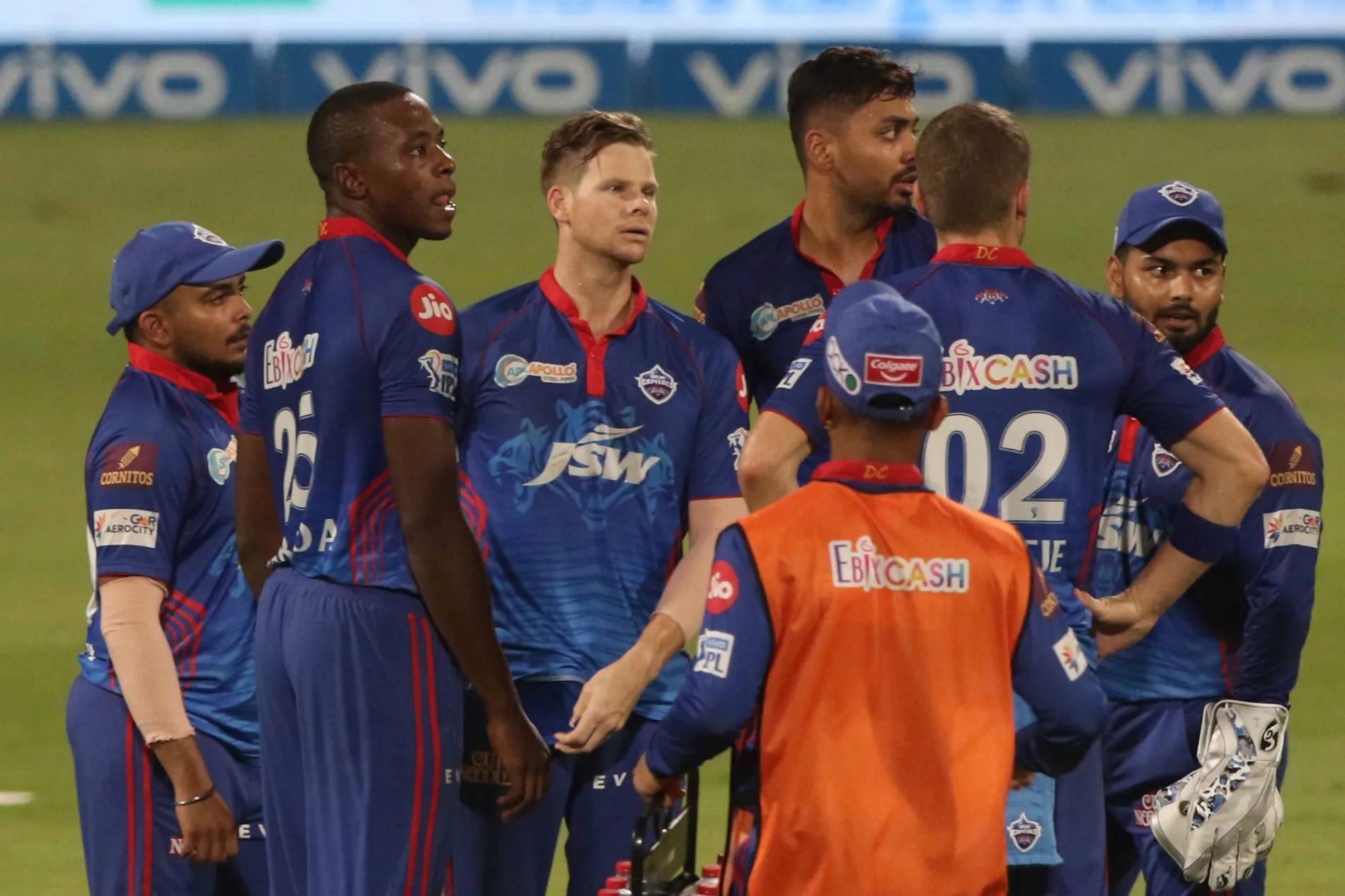 A dejected Delhi Capitals (DC) outfit during Qualifier 2 against KKR. Pic: IPLT20.COM