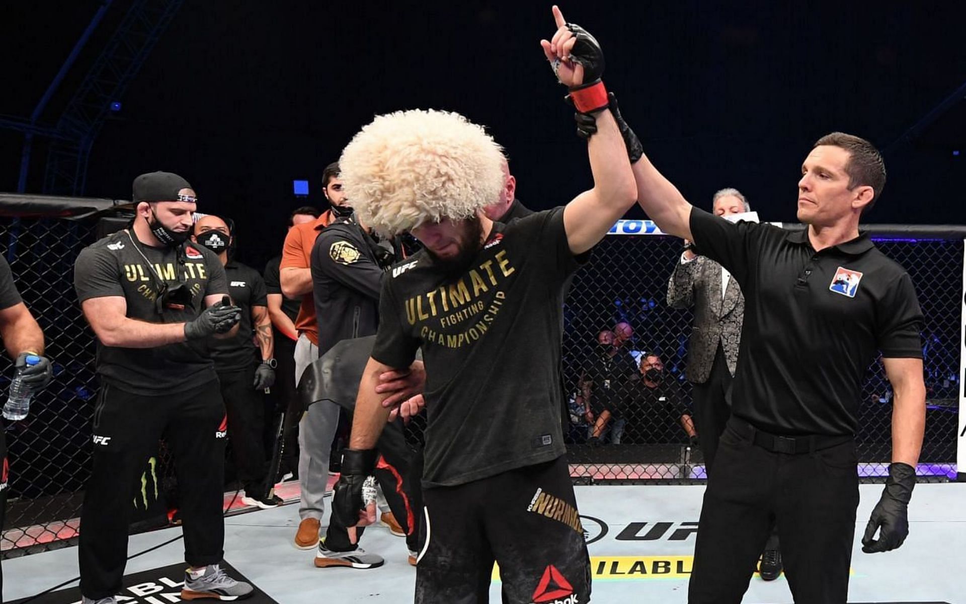 Javier Mendez tells a story to highlight the language barrier that still exists for Khabib Nurmagomedov