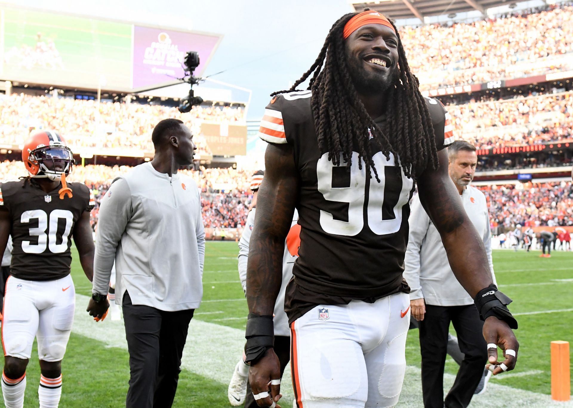 Jadeveon Clowney playing for the Cleveland Browns against the Arizona Cardinals