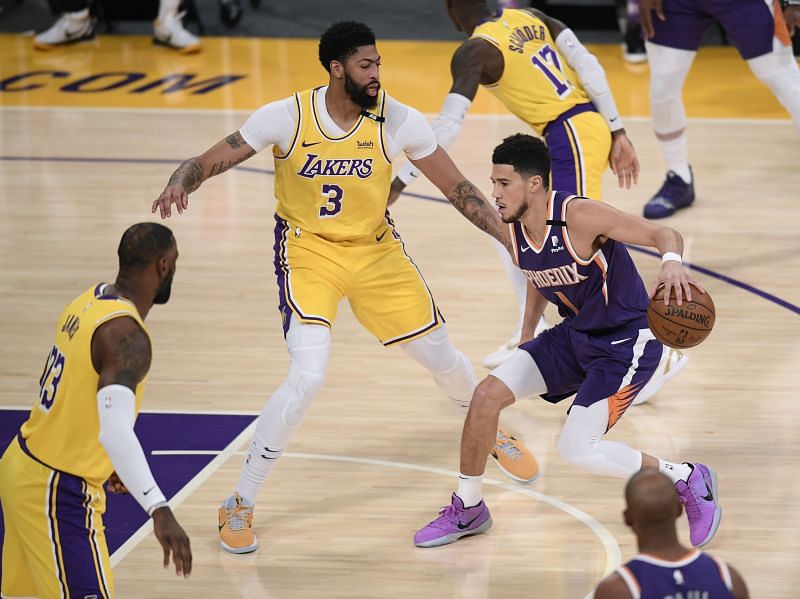 Anthony Davis in action against the Phoenix Suns.