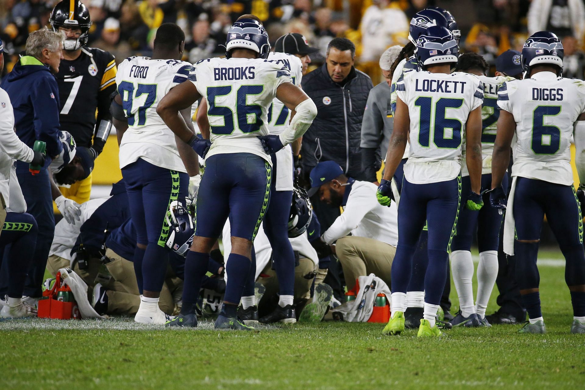 Steelers vs Seahawks: Darrell Taylor taken to hospital after scary hit