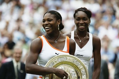 Serena Williams (L) and sister Venus.