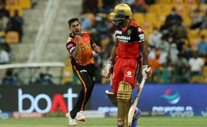 भारत के उमरान मलिक ने IPL 2021 की सबसे तेज गेंद डालकर किया हैरान