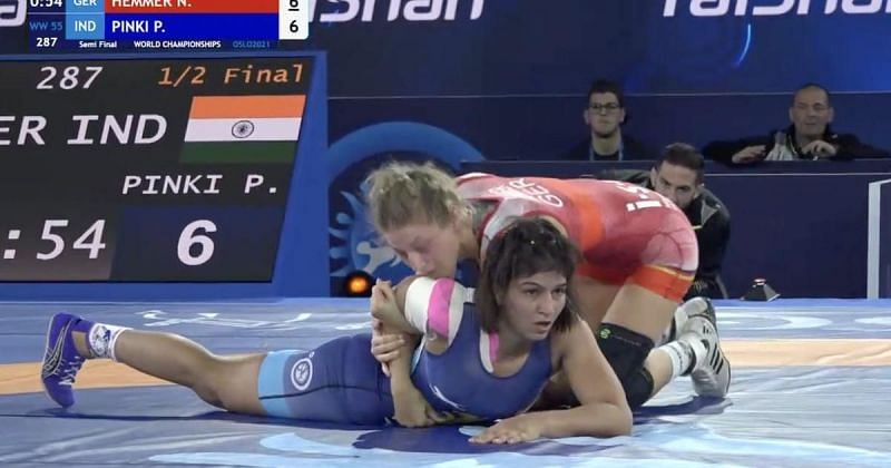 Pinki vs Hemmer at wrestling world championships. (&copy;Screengrab/WrestlingTV)