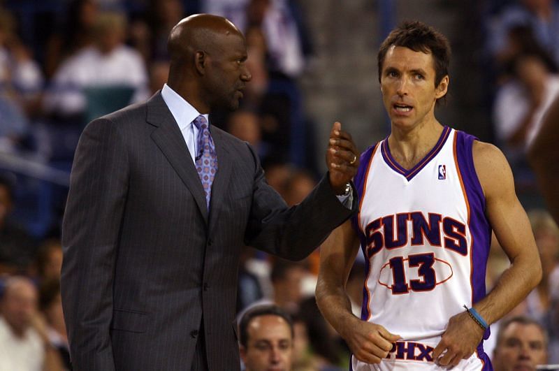 Phoenix Suns head coach Terry Porter talks with Steve Nash #13 during the second quarter of a preseason game
