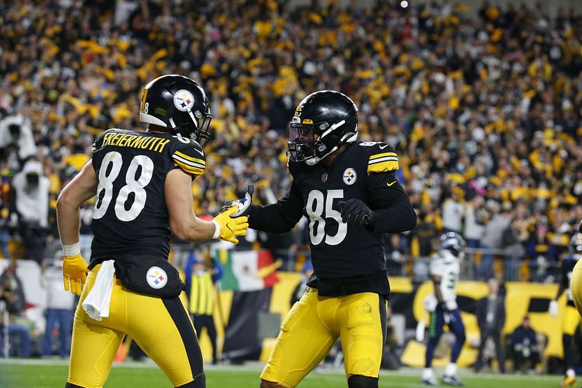 The face of disappointment: A young Steelers fan