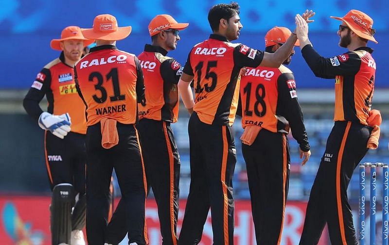 Bhuvneshwar Kumar celebrates a wicket with SRH teammates. Pic: IPLT20.COM