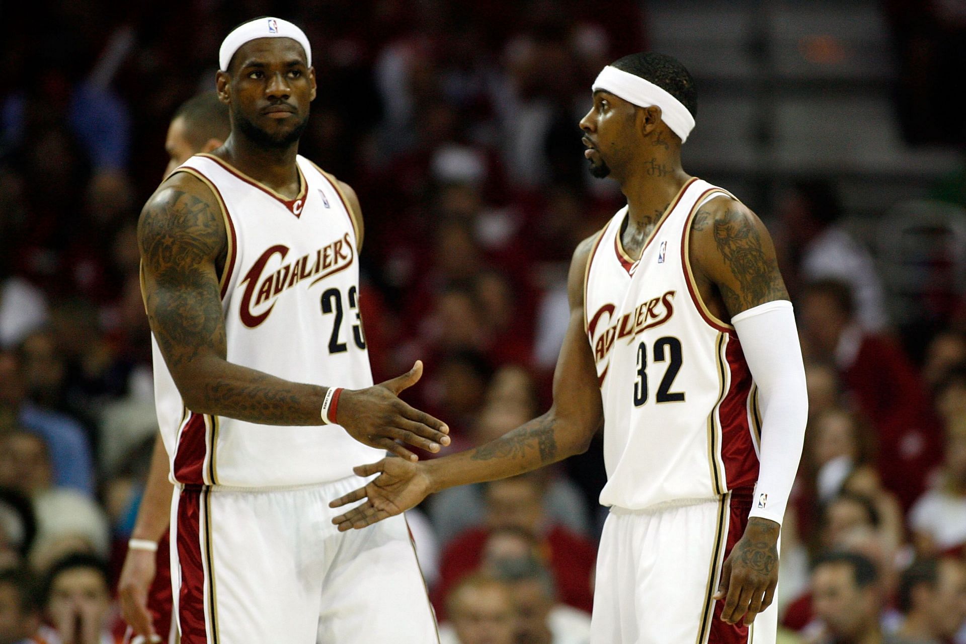 Larry Hughes #32 and Lebron James #23 of the Cleveland Cavaliers in 2007.