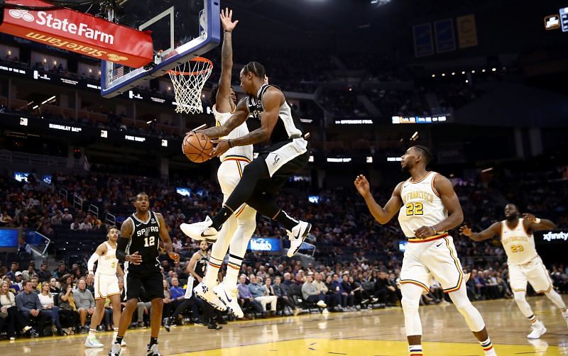 DeRozan passing around the Warriors player to Lamarcus Aldridge