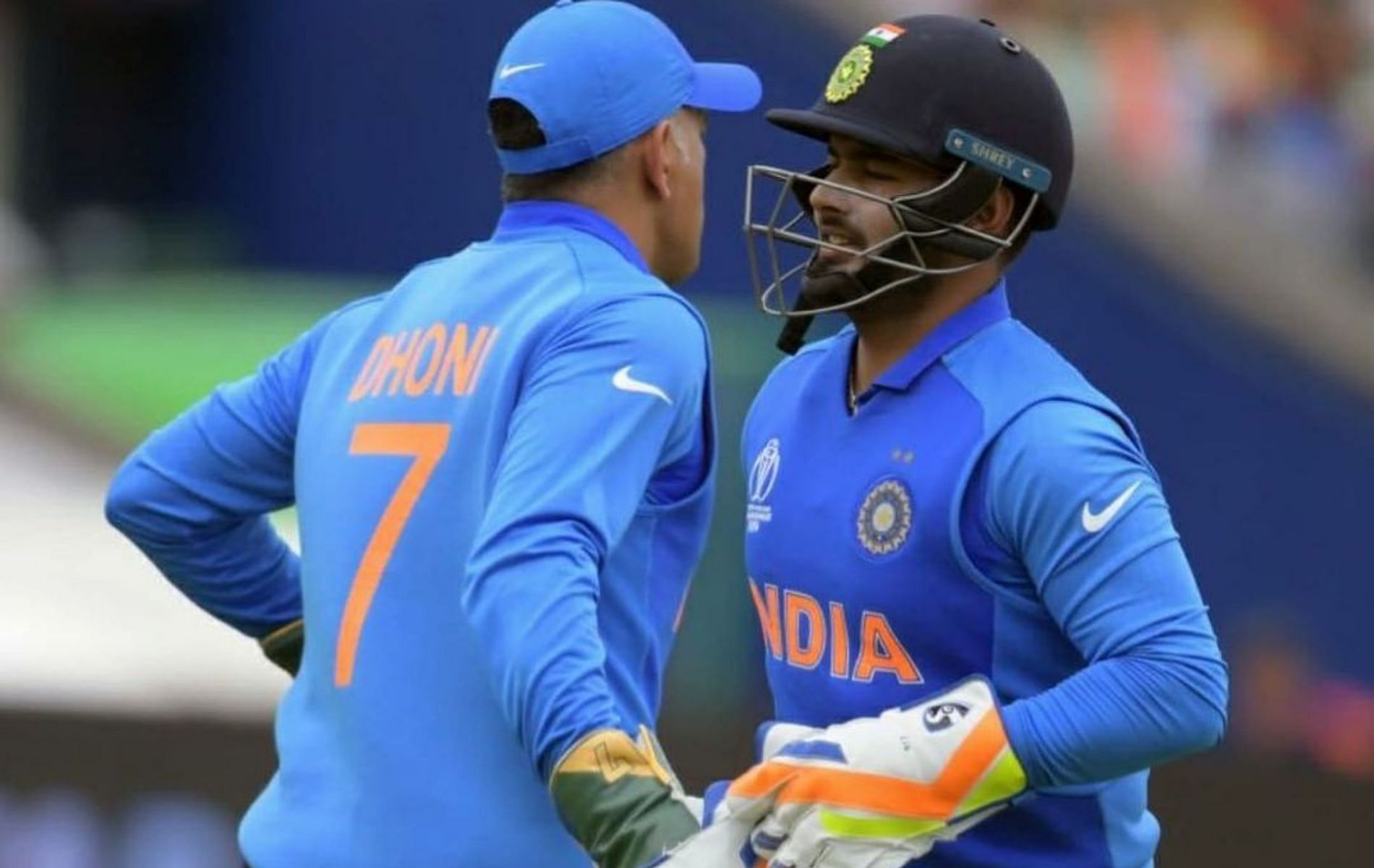 MS Dhoni (L) and Rishabh Pant (Image source: Rishabh Pant/Instagram)