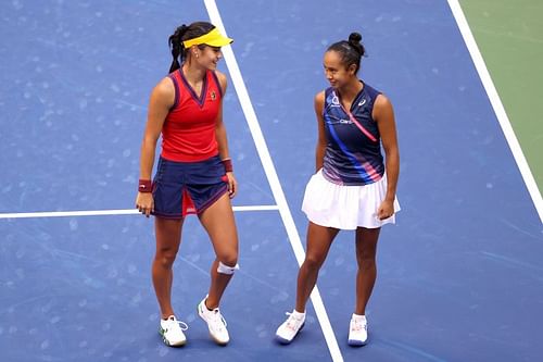 Emma Raducanu (L) and Leylah Fernandez