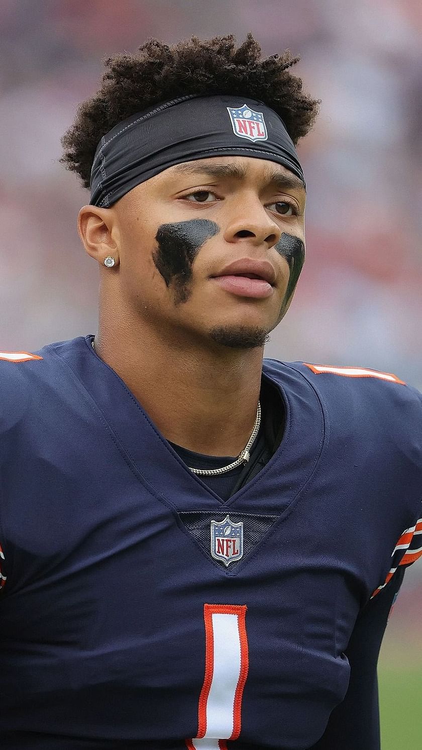 Bears' Justin Fields named starting quarterback moving forward