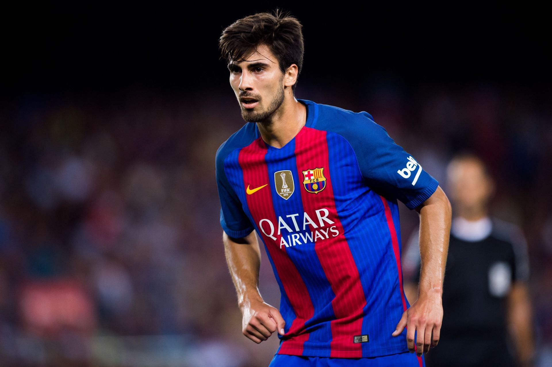 Gomes playing for Barcelona