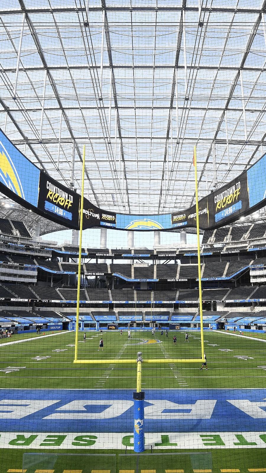 Sofi Stadium Fails Purpose After Weather Delay; Los Angeles Chargers Try To  Save Face - EssentiallySports