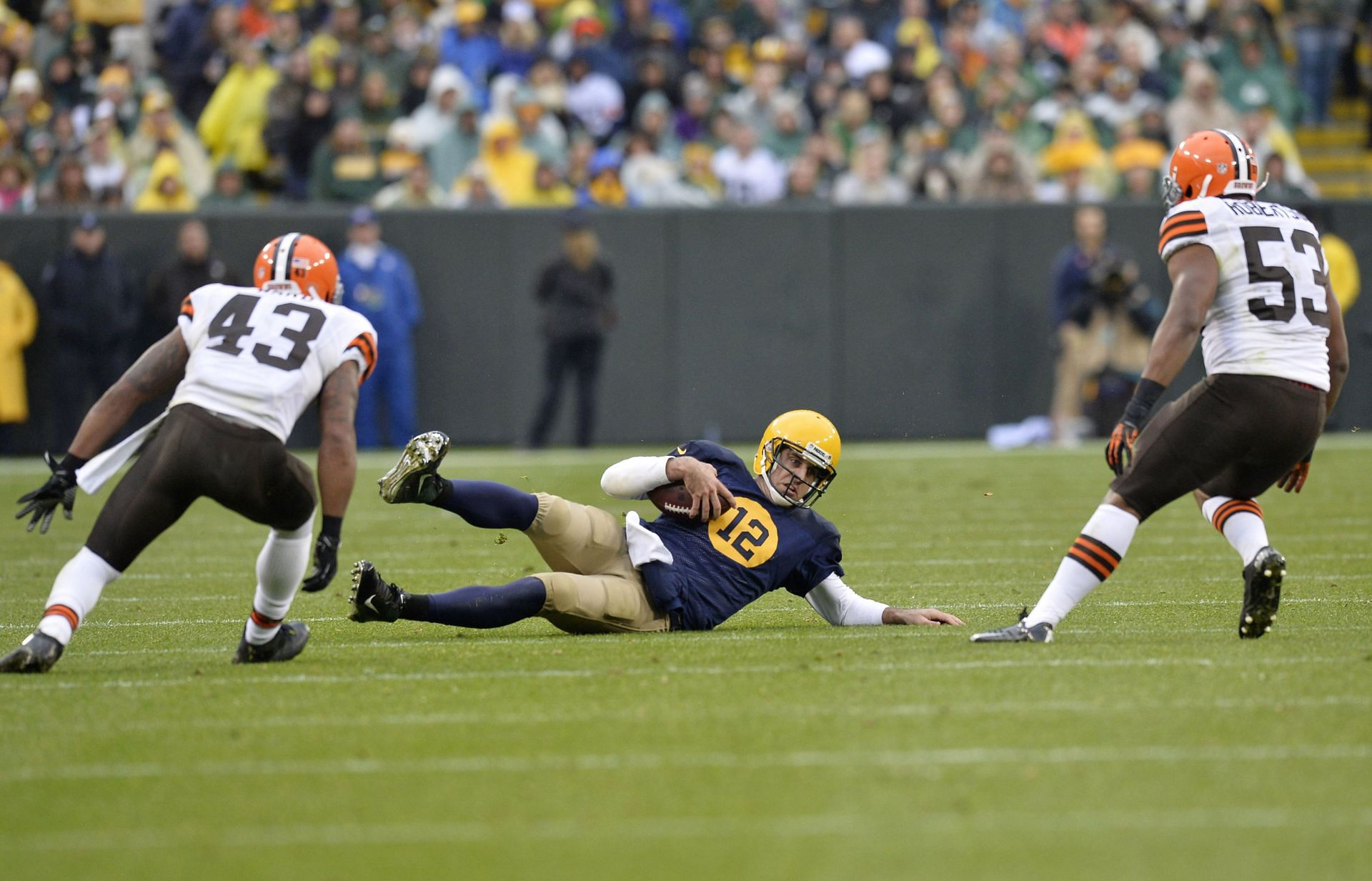 Ex-Packers quarterback Aaron Rodgers recounts UFO encounter