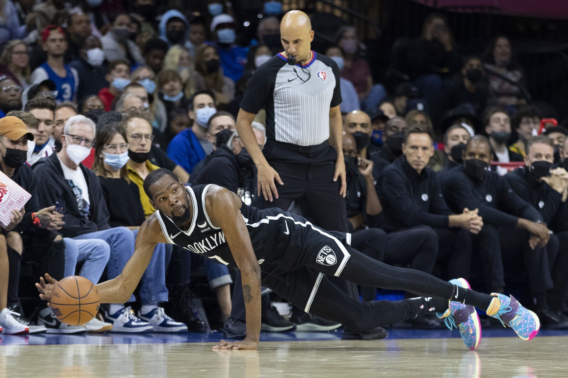 Brooklyn Nets&#039; Kevin Durant dives for the ball
