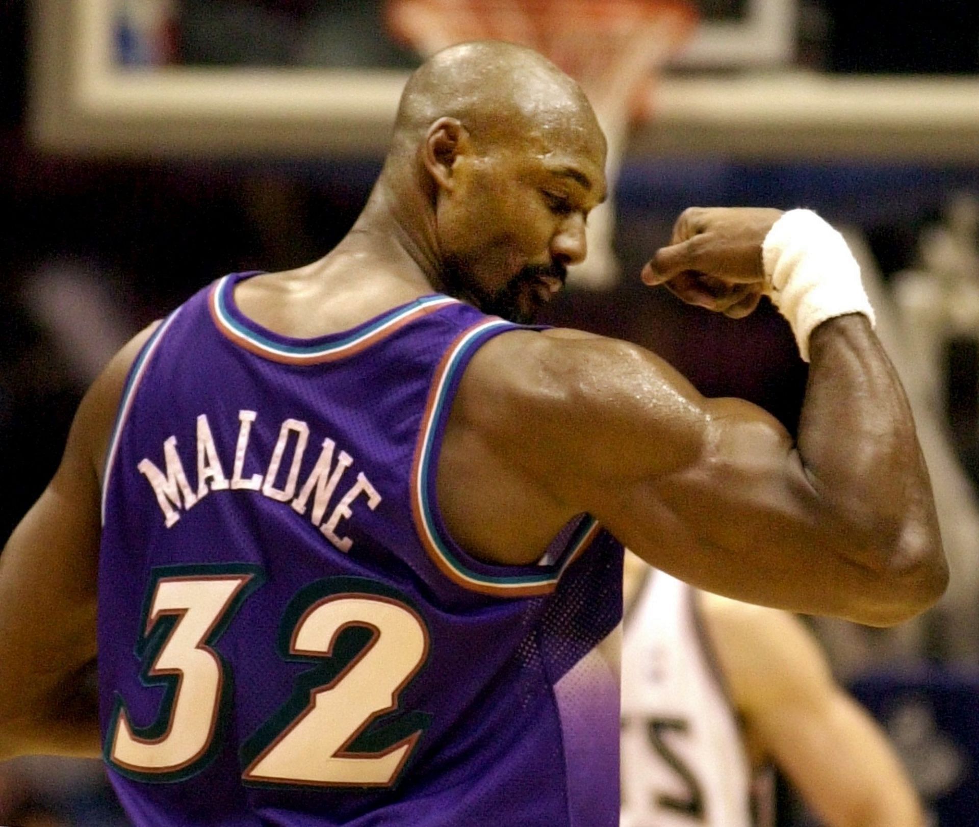 Karl Malone was a beast vs. the Charlotte Hornets