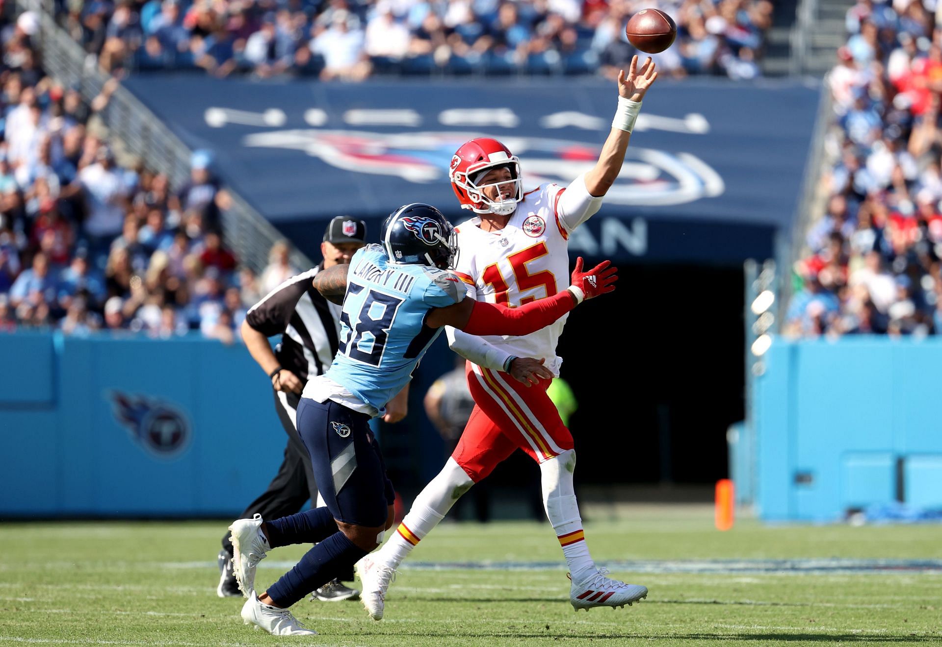 Kansas City Chiefs quarterback Patrick Mahomes throwing with his left hand