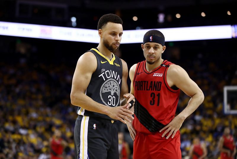 Seth Curry (#31) of the Portland Trail Blazers is guarded by Stephen Curry (#30) of the Golden State Warriors