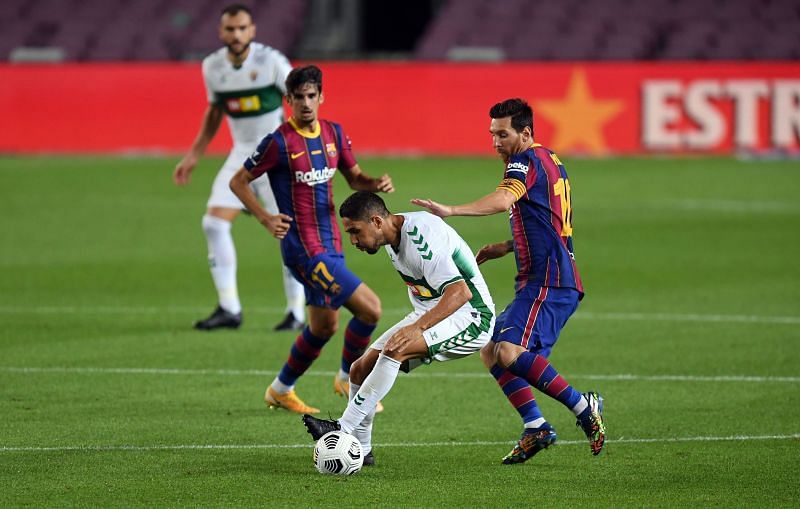 Lionel Messi exchanged his jersey with the Elche goalkeeper.