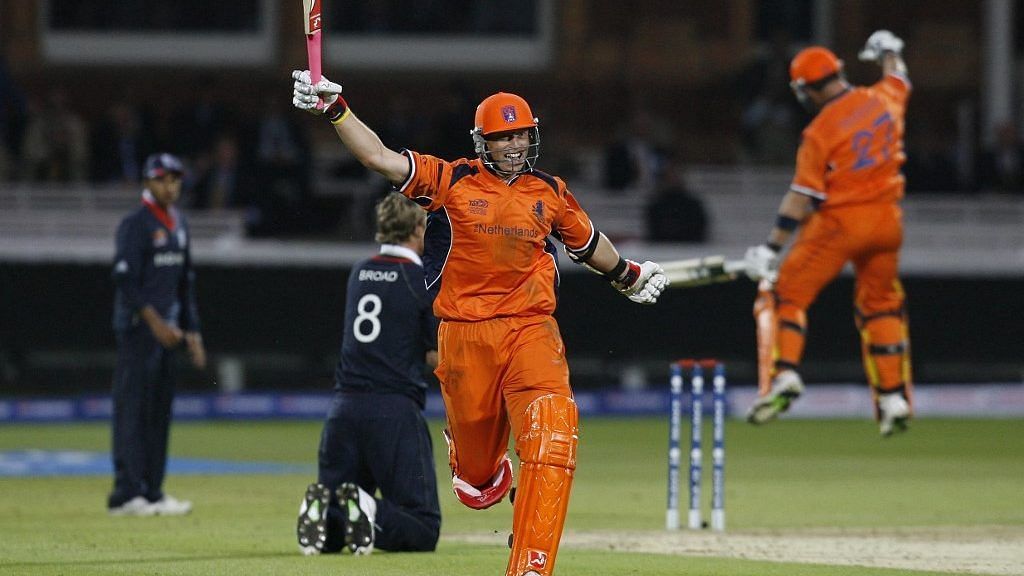 जीत दर्ज करने के बाद जश्न मनाते नीदरलैंड के बल्लेबाज 