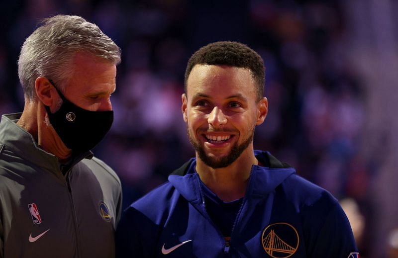Golden State Warriors&#039; Stephen Curry (right)