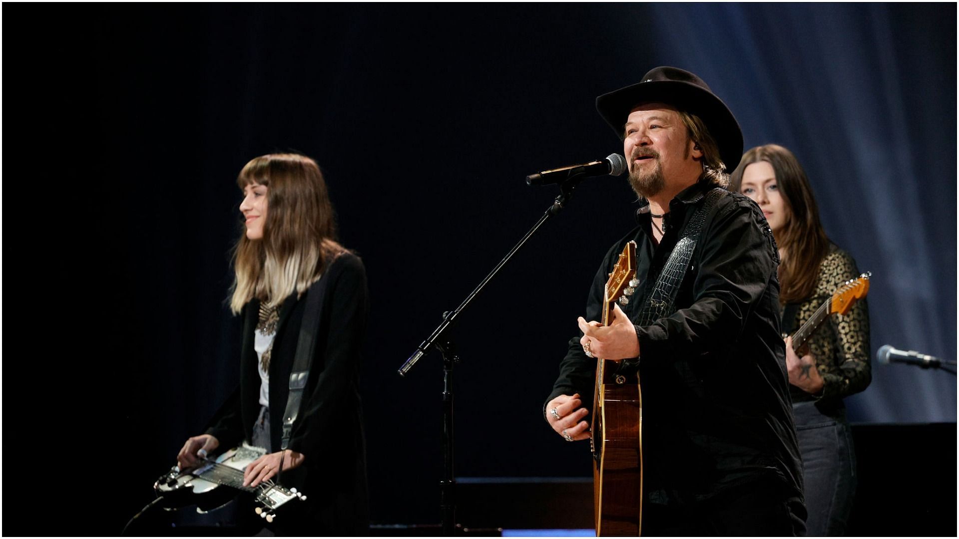 Megan Lovell and Rebecca Lovell of Larkin Poe perform with Travis Tritt during America Salutes You Presents: A Tribute To Billy Gibbons, A Live Benefit Concert at The Grand Ole Opry on May 16, 2021, in Nashville, Tennessee (Image via Getty Images)