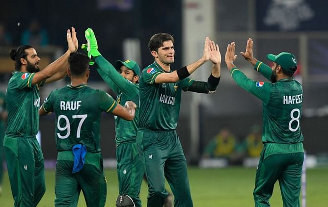 T20 World Cup 2021: "Walkover chahiye tha?" - Shoaib Akhtar trolls Harbhajan Singh after Pakistan beat India