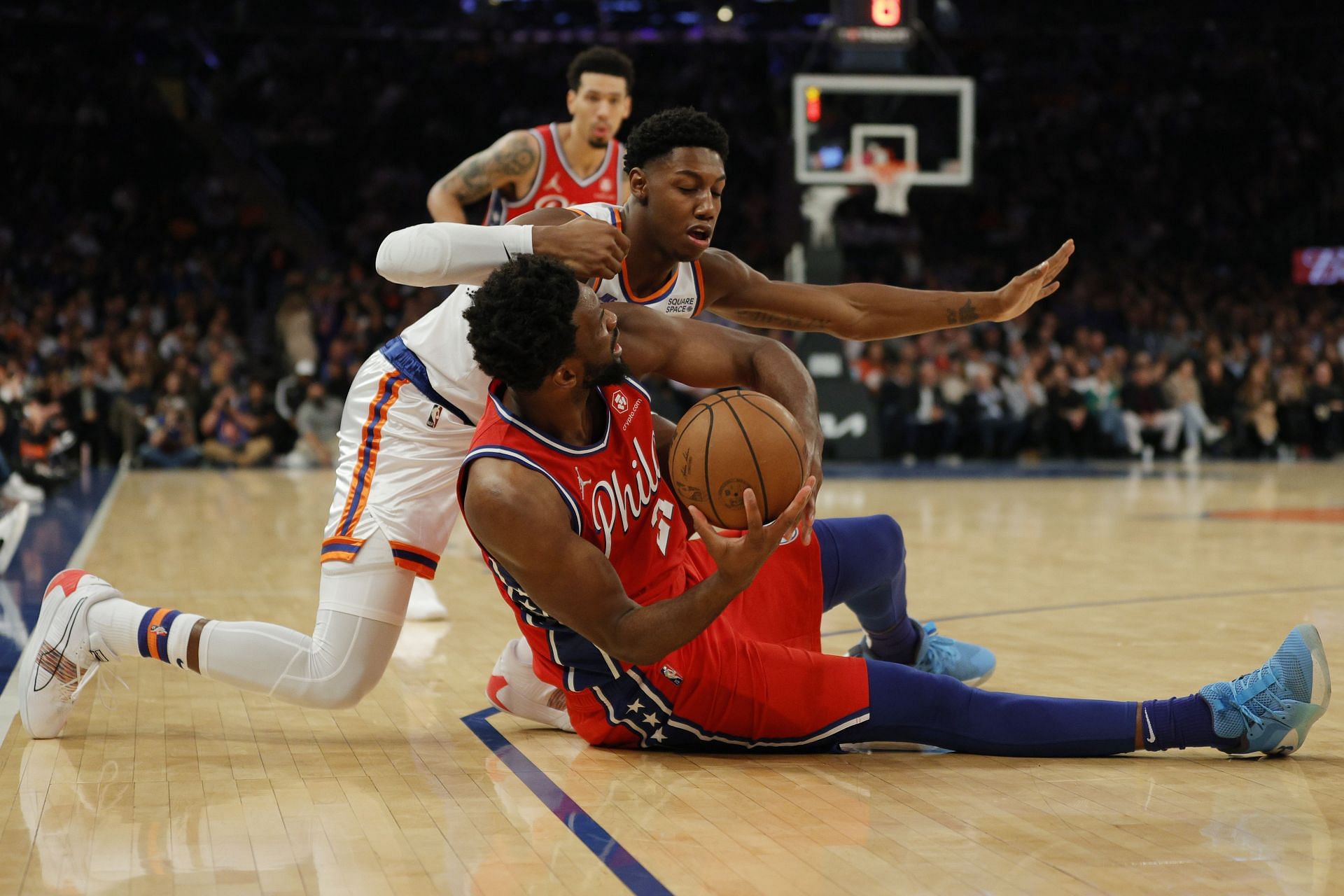 The New York Knicks bounced back in a big way after last game&#039;s loss to topple the Philadelphia 76ers