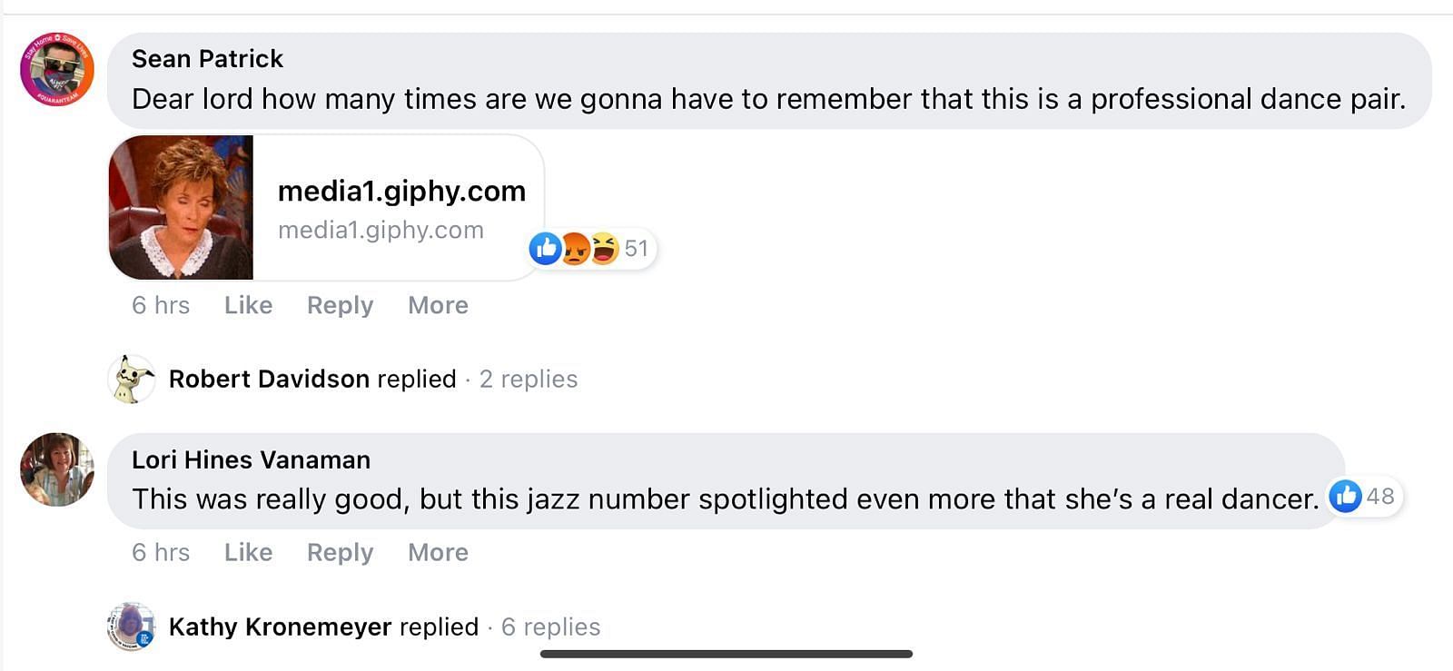 Comment section discussing JoJo Siwa&#039;s score 2/4